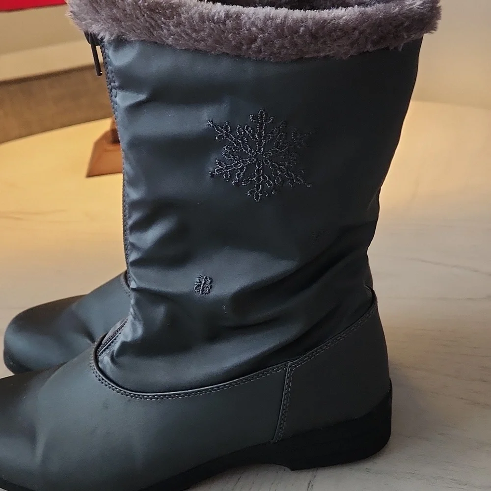 Judith Sport Gray Fur-Lined Winter Boots Sz. 10 BRAND NEW, NEVER WORN!!